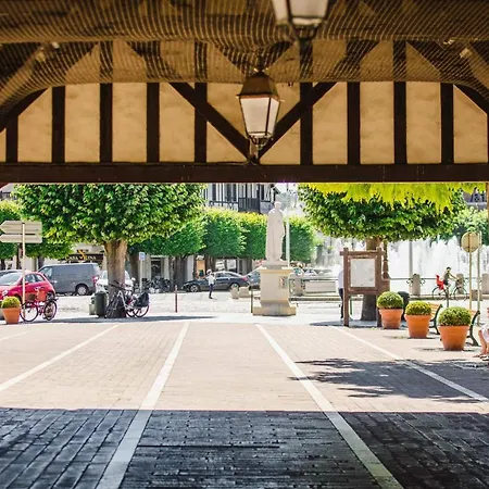 Olive - 4 Bdr - Garden - Centre