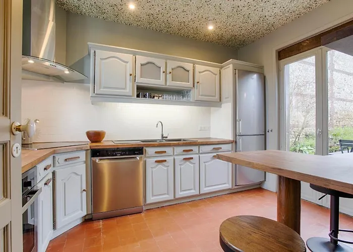 Olive - 4 Bdr - Garden - Centre *