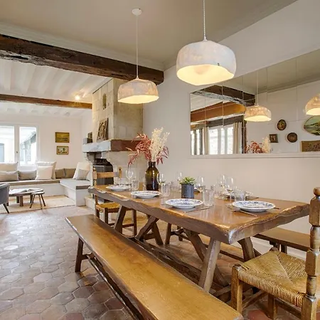 Olive - 4 Bdr - Garden - Centre *