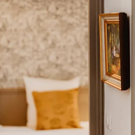 Olive - 4 Bdr - Garden - Centre