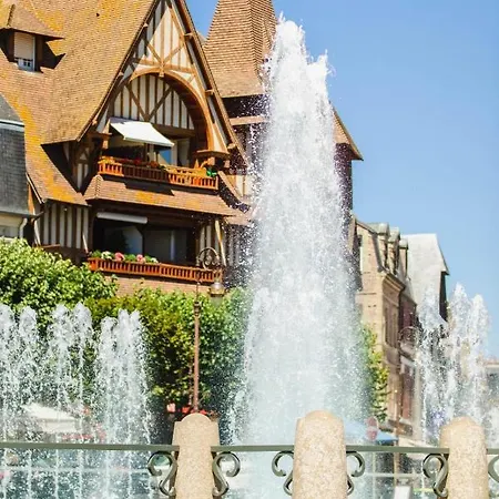 Olive - 4 Bdr - Garden - Centre *