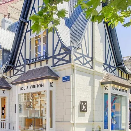 Olive - 4 Bdr - Garden - Centre