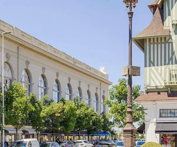 Olive - 4 Bdr - Garden - Centre *