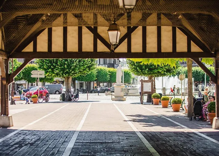 Olive - 4 Bdr - Garden - Centre