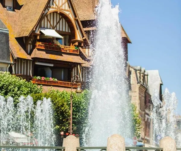 Olive - 4 Bdr - Garden - Centre *