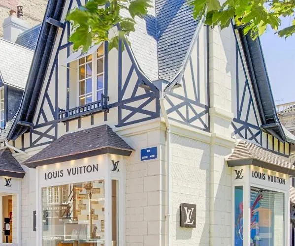 Olive - 4 Bdr - Garden - Centre